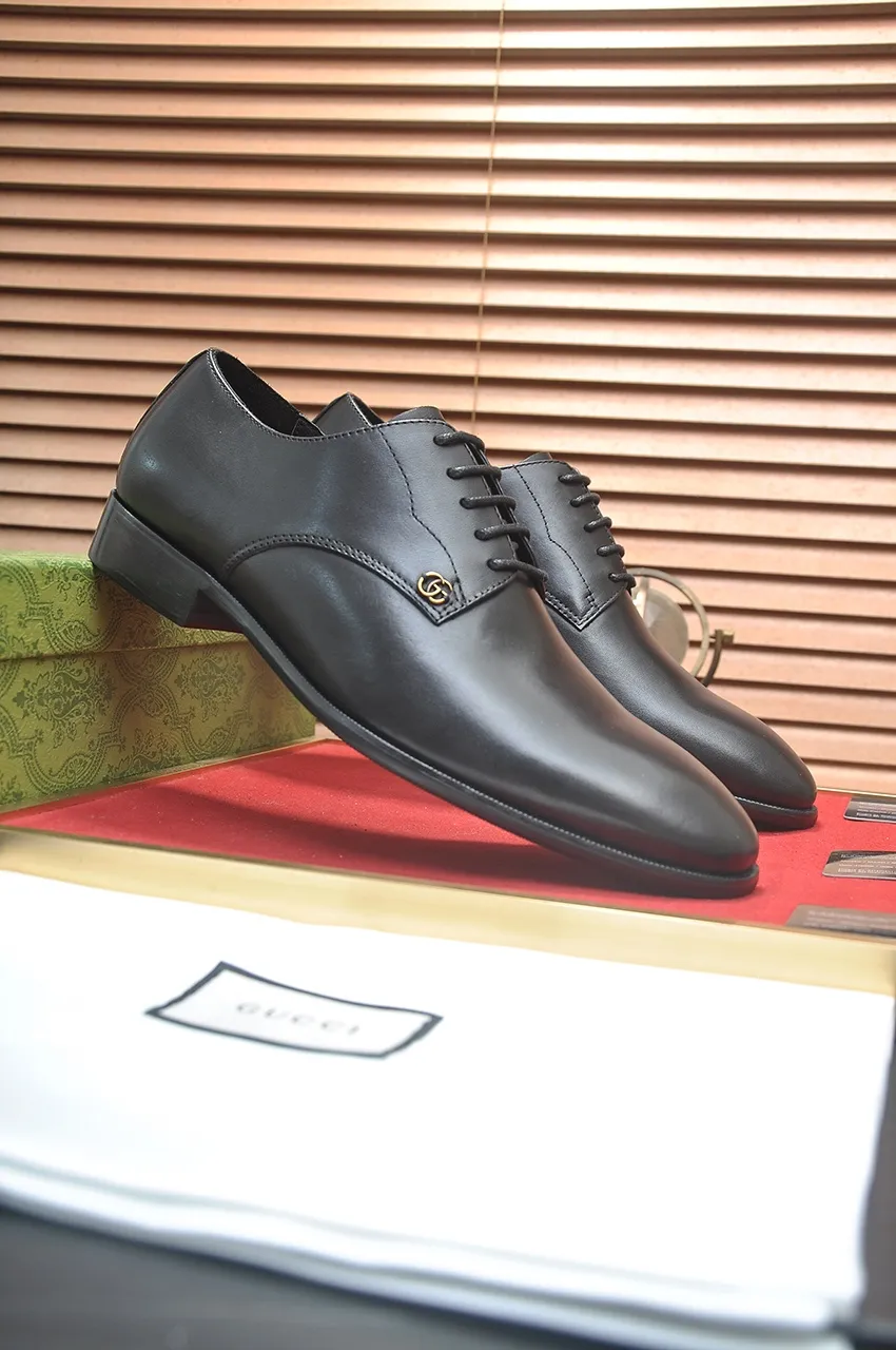 Men's shoes💰500💶Italy's top luxury men's shoe giant (GUCCI) (Gucci) (full cowhide lining) new arrival🍃Original European style🔰 Pleasant to the eye😍In order to make the shoes more durable and non-deformable🌀The production continues to follow traditional methods but there is still no lack of innovation💪Choose original sheepskin for the leather♻️ Smooth and natural And extra bright ⭐Made of imported cowhide, the first choice of rich people 38-45 (45 customized)